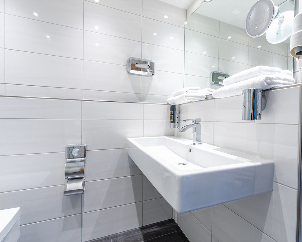 Bad in einem Hotelzimmer des Seehotel Forst in Bruchsal