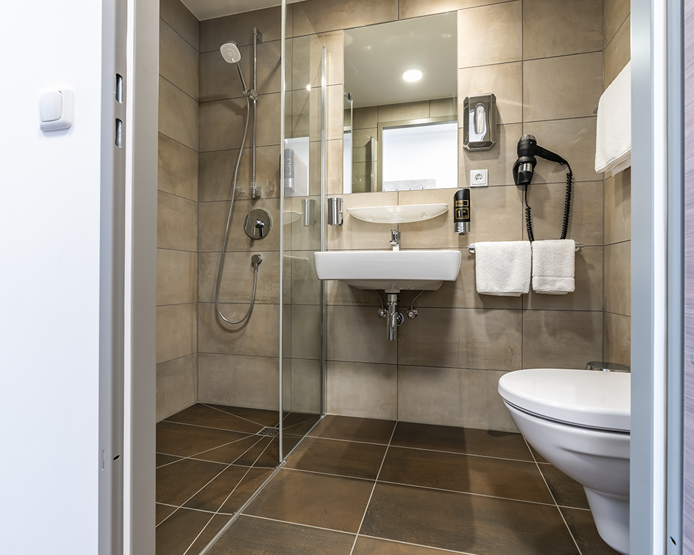 Bad in einem Hotelzimmer des Seehotel Forst in Bruchsal