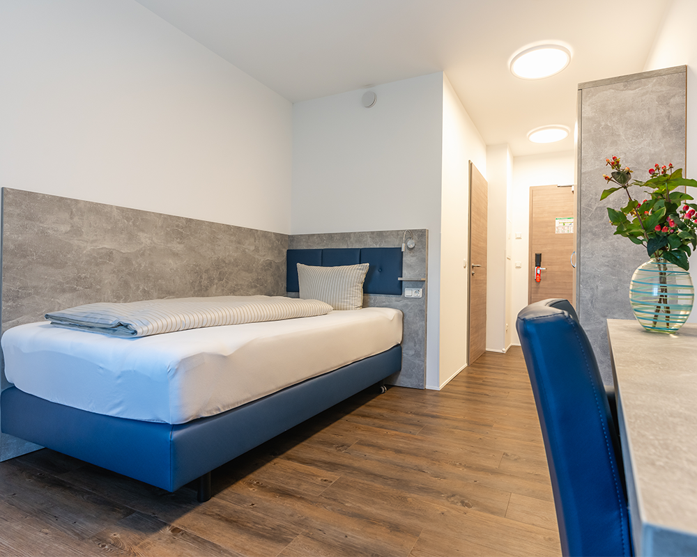 Blick in ein Hotelzimmer des Seehotel Forst in Bruchsal