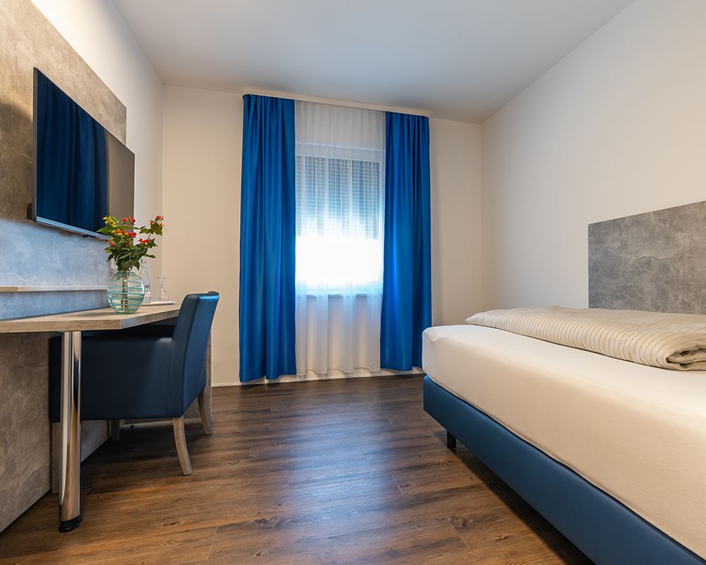 Blick in ein Hotelzimmer des Seehotel Forst in Bruchsal