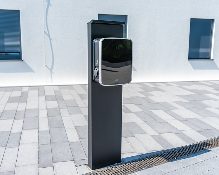 Ladesäule vor dem Seehotel Forst in Bruchsal